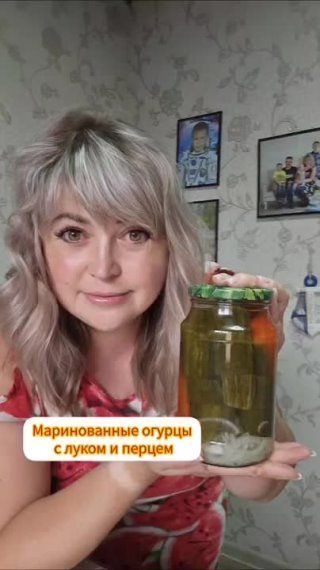 Маринованные огурцы с луком и перцем